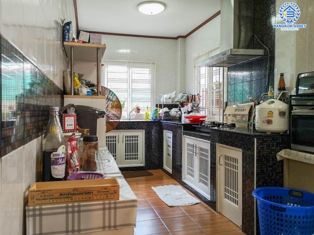 *****บ้านแฝดมือสองย่านสมุทรปราการ ม.สยามนิเวศน์1 ประชาอุทิศ เนื้อที่กว้างขวางมากถึง 92 ตร.ว. ฟังก์ชัน 4 ห้องนอน 3 ห้องน้ำ ที่จอดรถ 2 คัน บ้านสไตล์โมเดิร์น ภายใต้บรรยากาศเงียบสงบ โครงการตั้งบนทำเลแห่งการเดินทาง ใกล้รถไฟฟ้าสายสีม่วงใต้(สายอนาคต) "สถานีครุใน" และจุดขึ้นทางด่วน "กาญจนาภาเษกฯ"